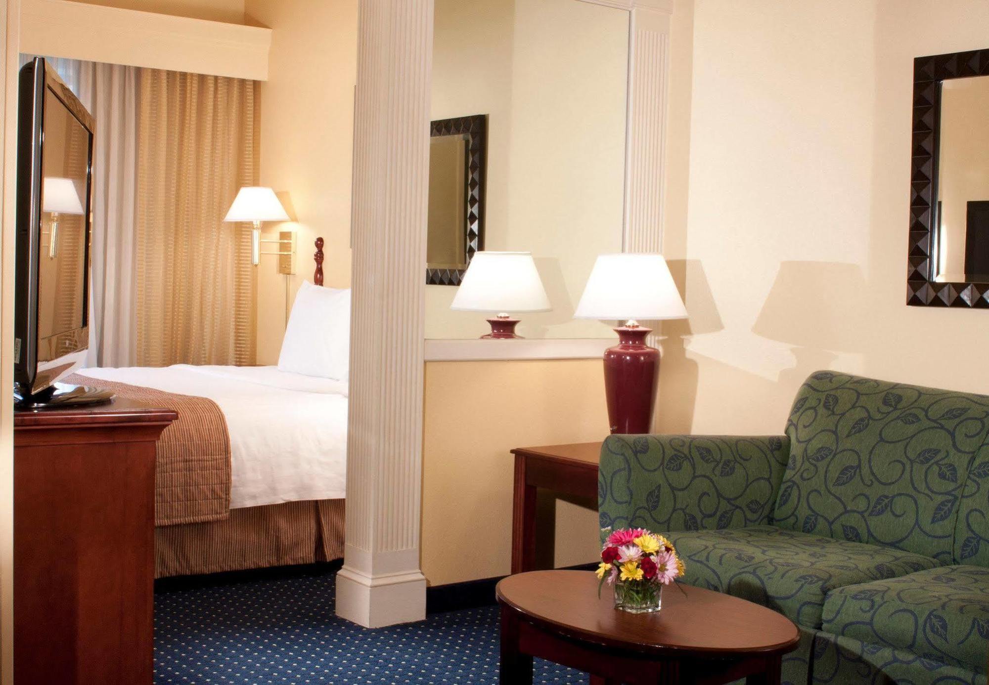 Springhill Suites By Marriott Atlanta Kennesaw Exterior photo